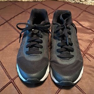 Nike Air 7.5 women’s athletic shoe